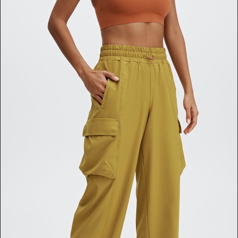 Fabletics Eleanor cargo track pants, warm olive color size 3X